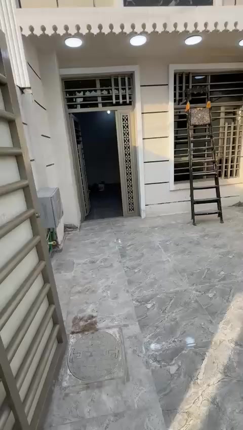 80  متر قاط ونص
بيت نضيف جاهر من كلشي قرب ابو رشا تقاطع الجريخي بظهر التجاري.
***********
