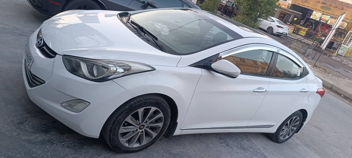 خليجي موديل 13 مكينة 1800 نظيفه 
رقم بغداد جديد باسمي حداديه جيده 
السعر 115 
مكان بغداد ***********
