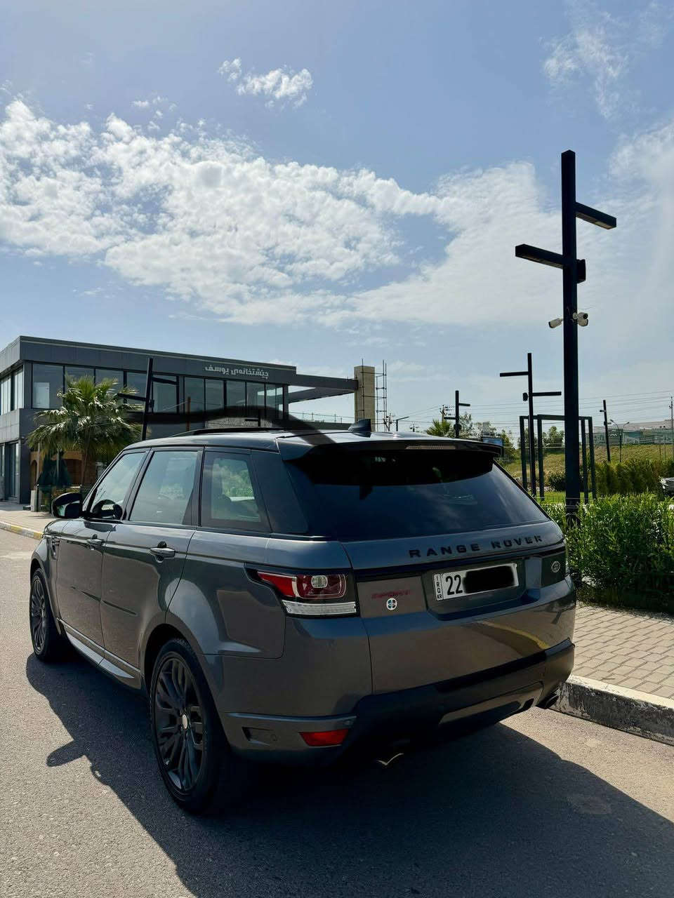 رەنخ رۆفەر ٢٠١٧ Rang rover 
سفری شەریکەیە یەک دەستە لە شەریکەوە، 79,000 Km رۆشتوە 6 پستۆن داینەمیک سووپەر
جامڵغی سبوغە بۆنیت و دەرگای سەکن گۆراوە لە شەریکەوە بە بیلادی بێ ئێرباگ بێ ژۆرەوە کۆتا نرخی ٢٨٢
شوێن هەولێر
*********** أربيل, العراق
