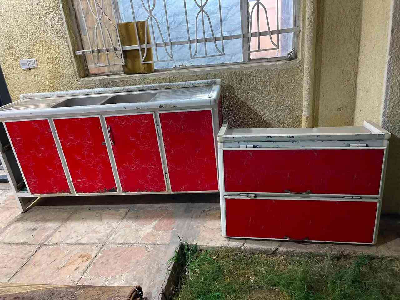 السلام عليكم كاونتر المنيوم شغل درجة اولى شتريت بمليونين و٦٠٠ وهسه تحولت البيت واريد ابيعه ٦ قطع جوا وتعليك 
محتاج يدات وشغلات بسيطه خلي سعرك وبالعافيه عليك 
العنوان العطيفية
الرقم 
***********
