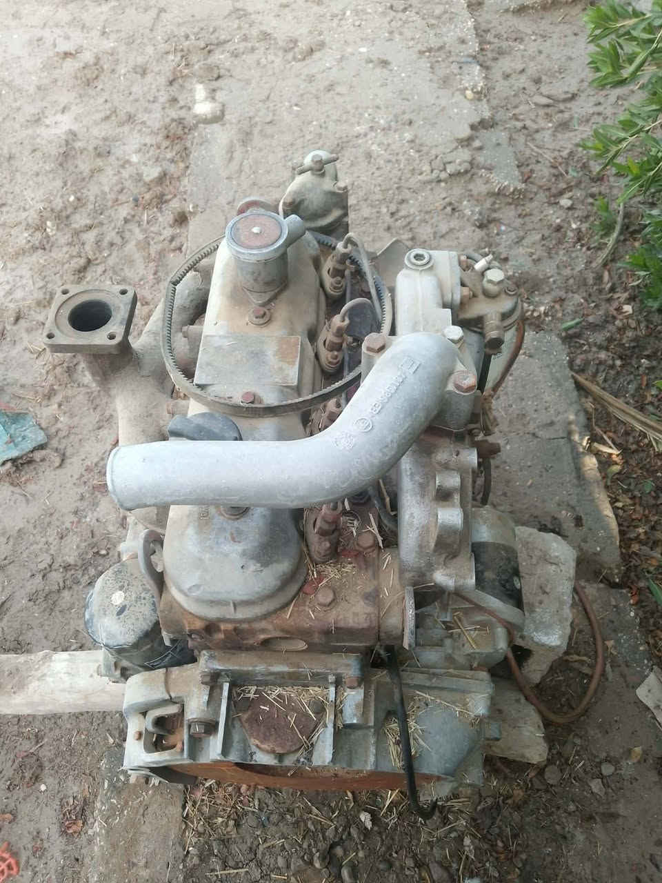 السلام عليكم محرك افيكو 4 سلندر للبيع لٱ تنقيص ولا تبخير السعر 1300 وبيه مجال مكلف بالنشر للاستفسار الاتصال علئ الرقم ***********
