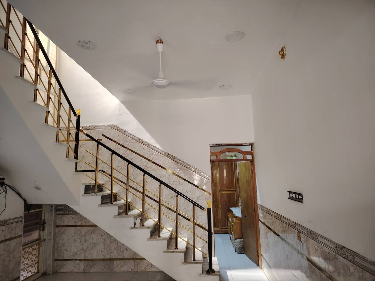 الدار للبيع المساحه 108 النزال 18 الواجهة 6 حي الوحده خلف مركز الشرطه اتصل على ***********
