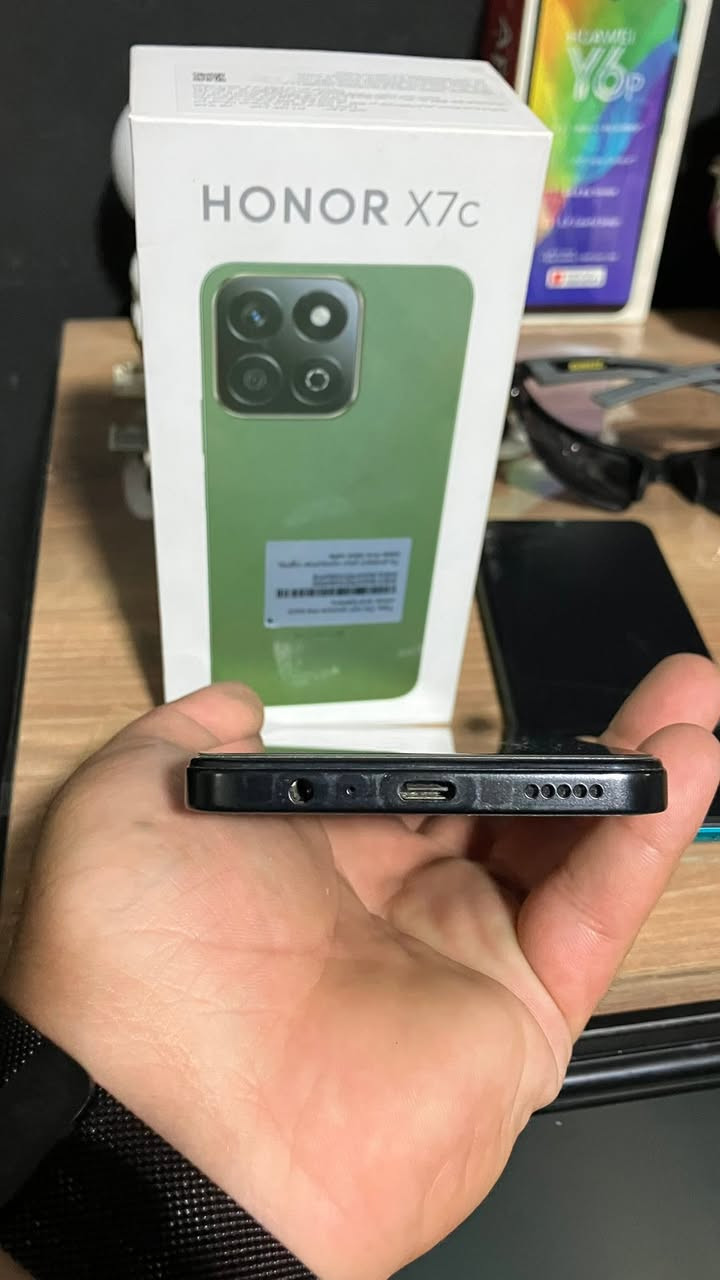 Honor x7c
256gb
Ram8+8
Shasha120hz
Battery6000
2sim
کارتۆن +کەلەو وایەر بیلاد
مۆبایلەکە نەکراوەیە بەزەمان دەفرۆشم
تەنها تەنیشتەکانی شوێن کەفەری پێوەیە
شاشە و پشتی خاوێنە
کەڤەرێک و ٢ درعی لەگەلە
نرخ ١٩٠ هەزار 
***********
