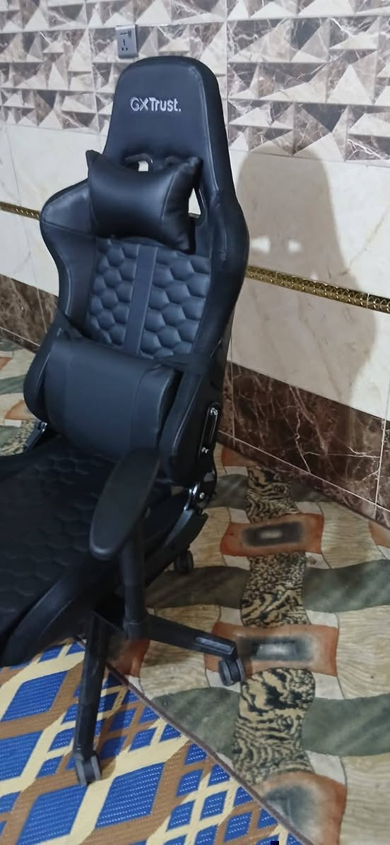 سلام عليكم
كرسي كيمنك ماركة GXTRUST 
ظهر متحرك يصعد وينزل وتجوات محركات 2 
السعر 100 شامل التوصيل لكل المحافظات


**إذا كنت صاحب هذا الإعلان وتريد حذفه لأي سبب، رجاءا أرسل رسالة إلى الدعم الفني**