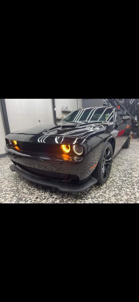 جالنجر 2018 بلاك توب
رقم بغداد تحويل ثاني يوم
ماشية ١٠٠  
حادث امريكا جاملغ سكن
وبالعراق صبغت بنيد واربع اصابع جامل سايق اثر طخة بسيطة كلش وصور التعمير  موجودة
السيارة كفالة من لغد وشاصي
ارباكات السيارة كلهة سليمة 
سعرهة ١٦٥ وبيهة مجال 
بغداد ***********
