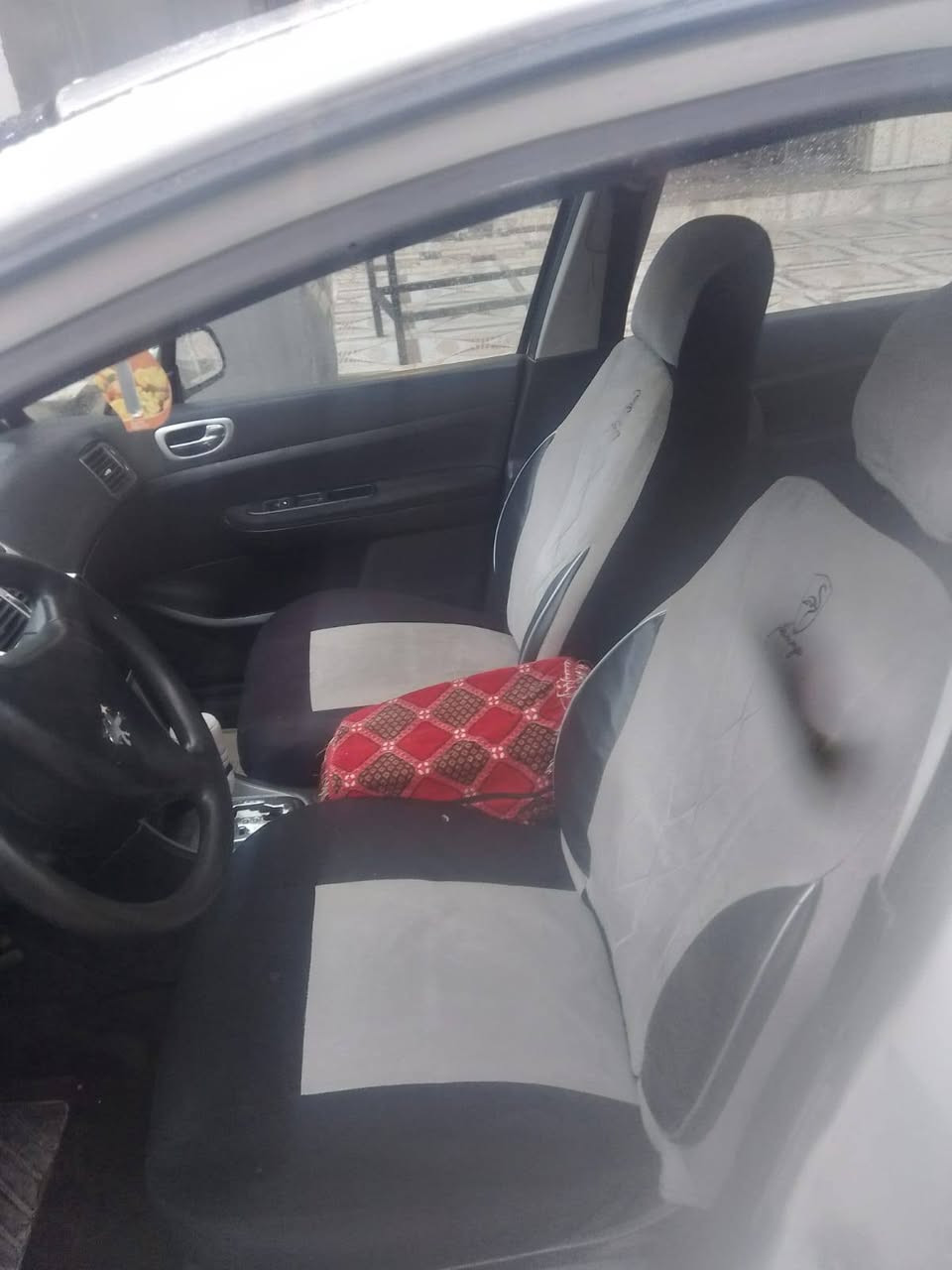 السلام عليكم بيجو حجم 307 لون ابيض مصبوغ حزام جماليه كير محرك تبريت بل شرط سنويه كركوك شرط تحويل سعر 45 ورقه وبي مجال ***********
