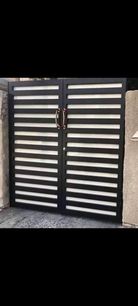 #اللهم لك الحمد حتى ترضى
ورشة حداده عامه 
#ابواب -شبابيك 
 ابواب بدل الخشب 
باب قاصه .
 #محجرات 
#مراجيح -ميز طباخ  
#كرفانات سندوج 
صيانه وصبغ . لحديد القديم ابواب شبابيك 
العنوان /الناصريه 
كذلك ورشه متنقله لجميع مناطق المحافظه 
للتواصل ... ***********
...***********
 عمل درجه اولى  . 
باسعار مناسبه  وجميع المديلات
