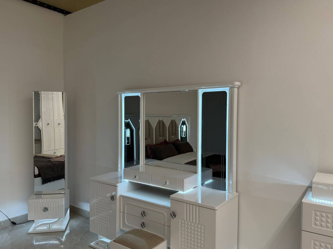 أجمل ماركات الغرف التركيه- الصينيه
تتكون من- 10 —قطع-

-السعر -،2600،000، - بالدينار العراقي-
-خشب mdf…ضمان-5-سنوات-

تكريت / شارع الزهور 
قرب كلية التربيه للبنات 

احجزها الآن-اتصل ***********📞☎️

البيع نقد واقساط
 #تكريت
#كلية تربيه للبنات 
#الزهور
#الاربعين
#الاحتفالات 
#مفروشات الامين 
#مركز خدمات البطاقه الذكيه
