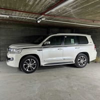 لاندكروز • ٢٠٢٠ • ٦ سلندر