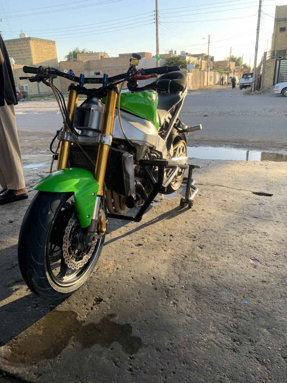 كاوسكي 636 2004 
دراجة مزودة فجوج عنابير برمبو يدة كلج كصيرة بريك بل يدة دروعة صالنصة اكروبفج اصلية بكرة 65 كشن خلفي. 
مكينة كصة اولى شرط كفالة جمرهة وطفي وشغل وخرسة 
دبل مروحة تانكيهة نضيف كلش بدون قطرة زنجار
مكاني بغداد سبع البور 
اتصال ***********

