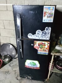 ثلاجه للبيع فول تثليج السعر 80     07518494161