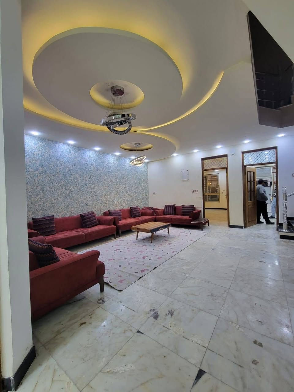 #دارللبيع

على شارع المشجر مباشر 

المساحة 134م

بواجهة 6.70×20

بناء سنة 2022من الأساس 

يحتوي على

تشجير واسع عبارة عن كراج +حديقة

مدخلين  صالة +مطبخ

حولي داخلي كبير 

غرف نوم عدد 3

خدمات صحية عدد 2

ارضيات مرمر والبيت كلة ديكورات

الموقع الغزالية شارع المشجر  الرئيسي

للاستفسار الاتصال 
***********
