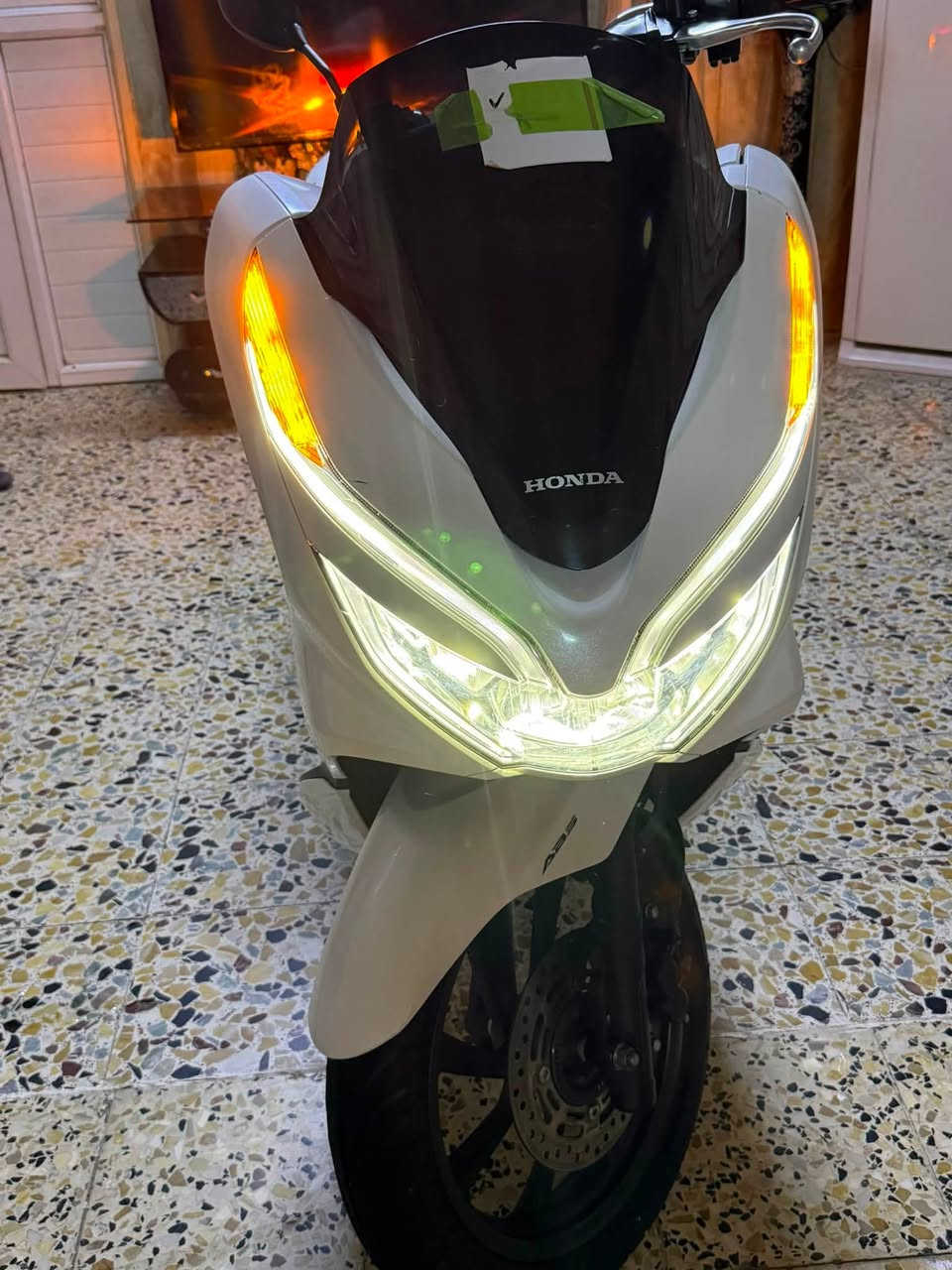 سلام عليكم دراجه PCX مديل 2018 جيل ثالث بصمه مكفوله دراجه جديده بمعنه لكلمه ماشيه 16 الف فقط وبل يابان ماشيه 9الف مكفوله من كلشي وما طالعه هواي مكان واسط كوت حيدريه *********** فقط تصال او وتساب  وكفت تفصيل كدلمك ومزودك اكثر من 18 صوره  وبصمتين موجودات وسعر خبرني وتدلل لا تكلي شبيه مكفوله ونعتذر عل طاله
