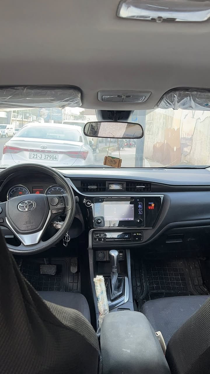 كورلا 2018 LE باسمي سنوية و هزه جديد كوبون بنزين موجود ايرباك شغال عندها اربع قطع صبغ بدون دواخل سياره وره و كدام كبس 84 الف ماشية كير و مكينة بشرط مكاني كركوك  سعر 133 بي مجال بسيط ***********
