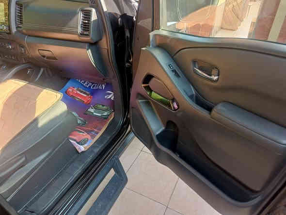 السلام عليكم 👋👋
للبيع – نيسان فونتيرا Nissan Frontier موديل 2023
مرقمة بغداد – استخدام شخصي
**************************
 سيارة نيسان فونتيرا 2023 بحالة ممتازة وبمواصفات جيده، مناسبة للطرق الوعرة والمدينة 

 * المواصفات العامة *

🔹محرك قوي 3800cc – 6 سلندر

🔸ماشية فقط 31 ألف ميل

🔸تبريد كامل + تدفئة وتبريد 
🔸كشنات مخملي ناعم مع كشن       السائق كهربائي 

🔸رادار أمامي – رادار جانبي – رادار خلفي

🔸كاميرا خلفية عالية الوضوح

🔸شاشة كبيرة - اندرويد أوت أبل كار بلي 

🔸تحكمات كاملة في الستيرن والدشبورد

🔸مانع انزلاق

🔹السيارة استخدام شخصي 
**************************
الضرر .
 صور الحادث مرفقة بالمنشور 

 للاستفسار والتواصل:
 ☎️ - ***********
