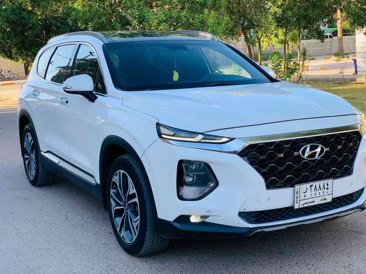 السلام عليكم
سنتافي 2019 خليجي 
فول مواصفات كويتي 
بصمه ابواب ونضام ترحيب 
داخل جلد لونين 
لد امامي وخلفي +فول زنون 
حساس امامي وخلفي كاميرا 
مرأه قلاب 
سايد بريك بصمه 
بردات جانبيه 
صندوك كهرباء 
7 راكب 
3 قطع تبريد 
محرك 3500 /6سلندر 
بدون اي صبغ او حادث 
بارد بسيط جدا 
السعر  205 وبي مجال بسيط 
مكان السياره بغداد 
للاستفسار ***********
