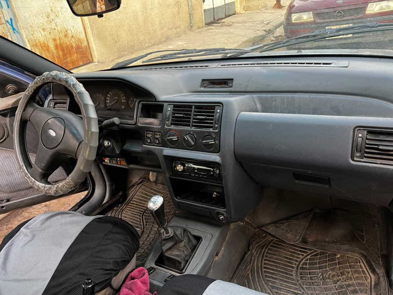 لبيع. او مراوس فورد اسكورت صالون 92 كاربون بانزين رقم اخضر سنويه  بيضا مكينة و كير شرط. شرط التحويل مكاني موصل السعر 15وبيها مجال ***********
