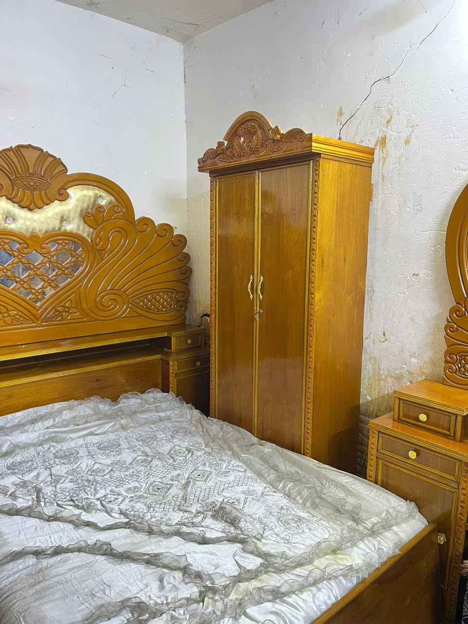 غرفه أخشاب مستعمله للبيع اخت الجديده ٦ابواب ملحق صاج الزاويه كنتوريه ضهر جرجوبه براغي مديل حديث السعر 650بغداد الاتصال ***********متواجد واتساب اكو توصيل بكروه
