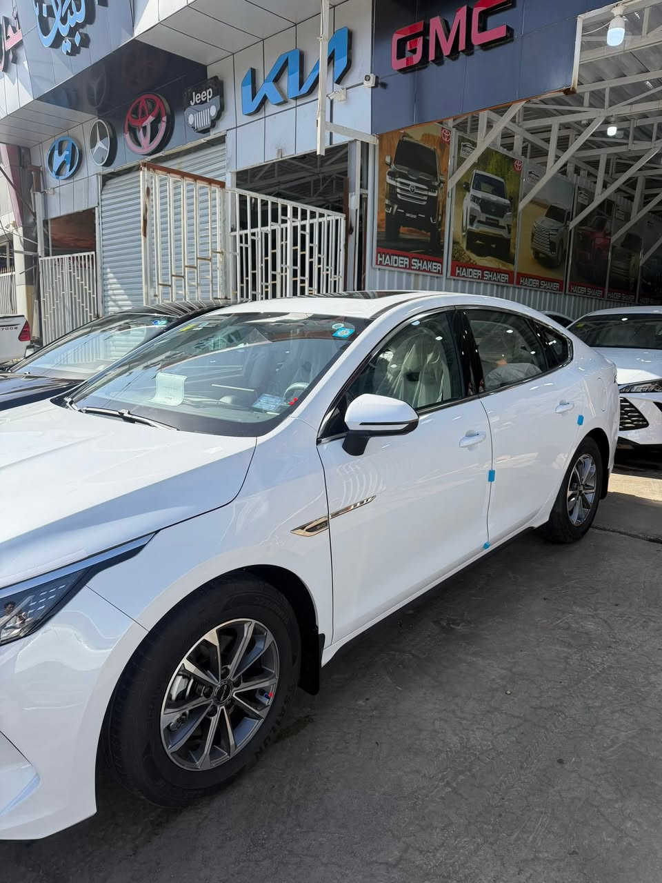 � للبيع | BYD Destroyer 05 موديل 2025 🚗
🔹 الموديل: BYD Destroyer 05 – 2025

🔹 العداد: 8,000 كم فقط

🔹 اللون: أبيض

🔹 الحالة: ممتازة جداً، استخدام نظيف وخالية من الملاحظات.

🔹 الفئة: فل مواصفات (Full Option)

أبرز المواصفات:

* ✅ فتحة بانوراما.

* ✅ محرك بنزين مع نظام هايبرد (DM-i) اقتصادي جداً.

* ✅ ناقل حركة أوتوماتيكي E-CVT.

* ✅ شاشة وسطية كبيرة تعمل باللمس مع دعم Apple CarPlay وAndroid Auto (حسب الفئة).

* ✅ شاشة عدادات رقمية.

* ✅ حساسات أمامية وخلفية.

* ✅ تشغيل ذكي ودخول بدون مفتاح (Smart Key).

* ✅ تشغيل السيارة بالبصمة (Push Start).

* ✅ مقاعد جلد فاخرة.

* ✅ مكيف أوتوماتيكي.

* ✅ مثبت سرعة.

* ✅ مرايا كهربائية قابلة للطي.

* ✅ إضاءة LED أمامية وخلفية.

* ✅ جنوط ألمنيوم.

* ✅ فرامل إلكترونية مع Auto Hold.

* ✅ وسائد هوائية وأنظمة أمان متقدمة (ABS، EBD، ESP، TCS، Hill Hold).

💰 السعر المطلوب: 21,200,000 دينار عراقي 
📍 مكان ذي قار الناصريه 
***********
