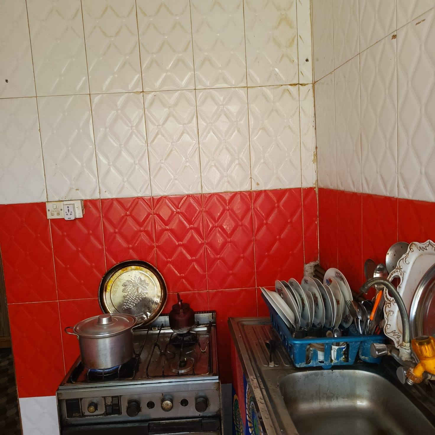 بيت للبيع في كربلاء شارع السيدة زينب قرب فندق البارون عامود ٥٨ المساحة ١٠٠م يحتوي على استقبال و صالة و غرفة نوم و مطبخ و طارمة و صحيات خارجية و داخلية السعر ٧٠وبي مجال للاستفسار الاتصال على الرقم ***********
