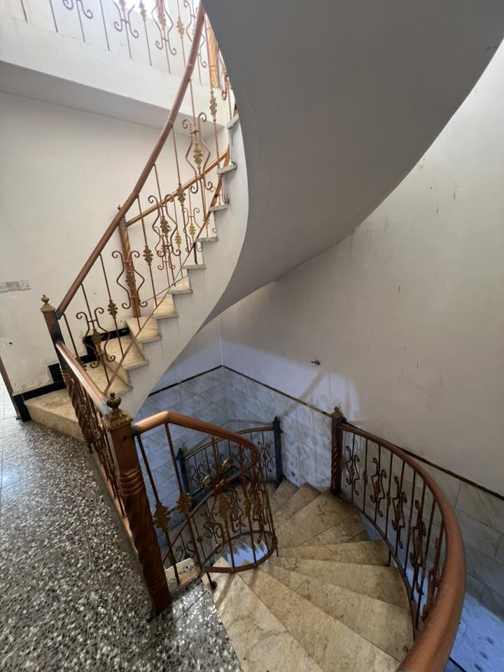 نصف قطعة للإيجار
نصف قطعة للإيجار 

تحتوي على 

4 غرف نوم 
استقبال ضيوف 
حمام 
تواليت 
مطبخ حار 
مطبخ بارد 

العنوان: مدينة الصدر قطاع 63 
شارع 60  الشارع الرابط بين تقاطع نادي الجولان و تقاطع زامل ابو الداطلي مقابل حسينية موسى ابن جعفر 

للاستفسار : ‭0770 394 2076‬
