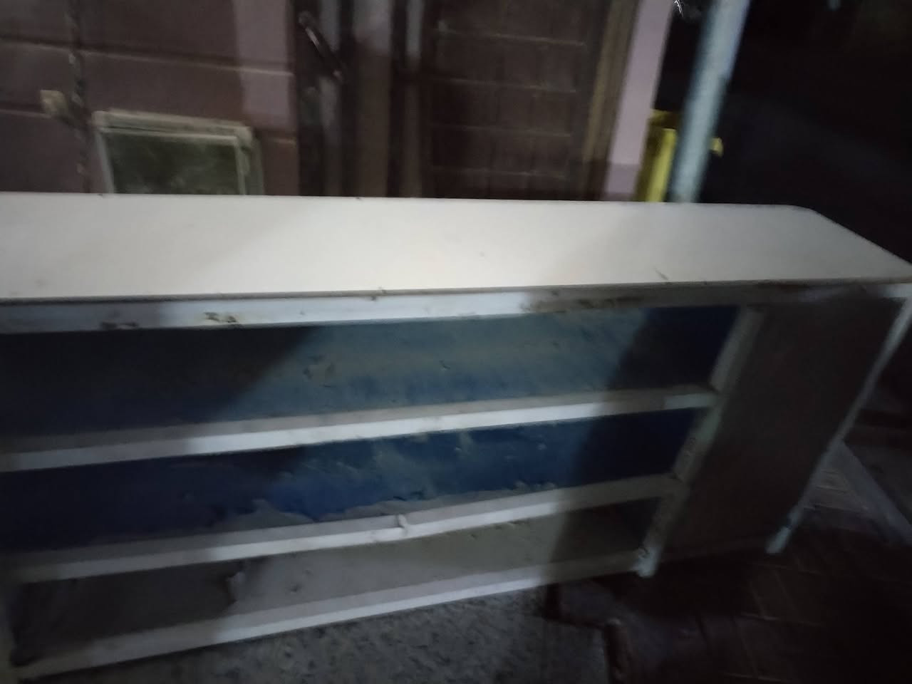 السلام عليكم...فاترينات رفوف المنيوم وزجاج عدد 7 مع ميز جام خانه عدد2 مع كاونتر عدد 2 نضيفات يصلح للاسواق وابمحلات للبيع للاستفسار الاتصال ***********
