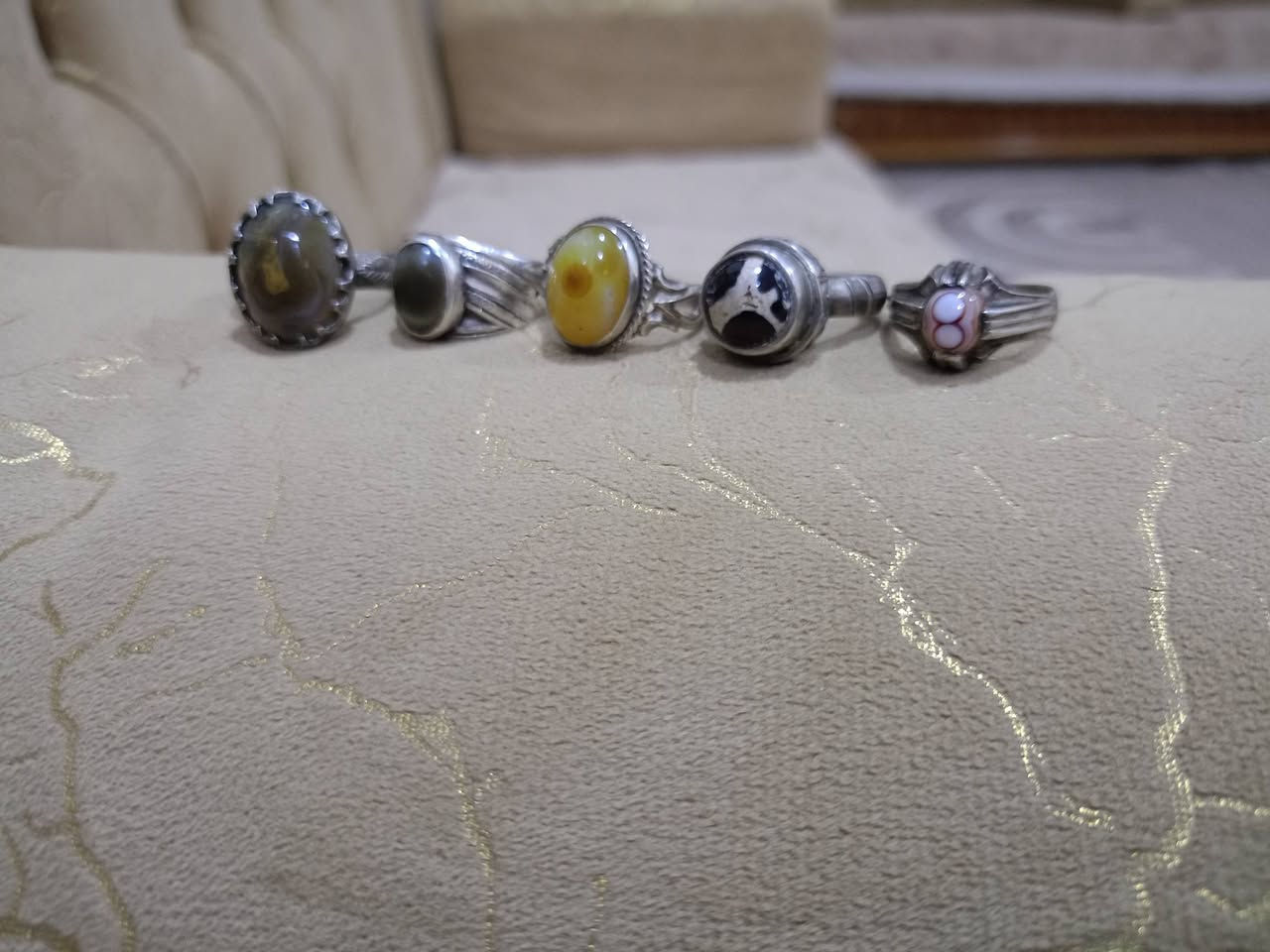 10 خواتم
البيع كل 
السعر 400 الف كلهن
يطلع سعر الخاتم 40 وبيهن قديمات  
السعر نهائي فقط اليريدهن يتواصل


**إذا كنت صاحب هذا الإعلان وتريد حذفه لأي سبب، رجاءا أرسل رسالة إلى الدعم الفني**