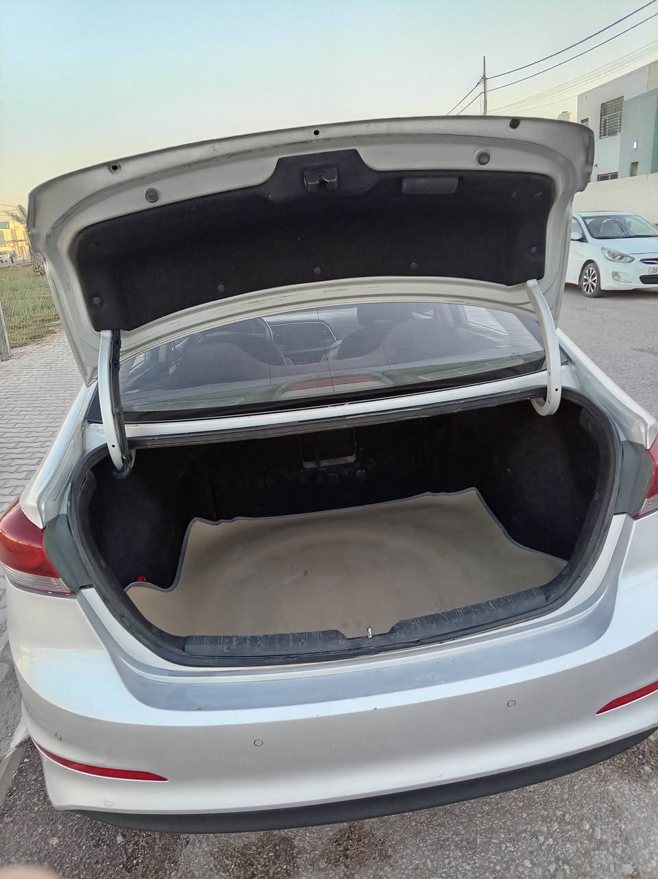 السلام عليكم النترا موديل 2017 للبيع كفاله عامه عده كارت بلبنيد  وباب الوره السايق بارد  وسونارهه موجود  كدامك وكاله وتحويل سعر 115$ عنوان نجف 
 ***********
