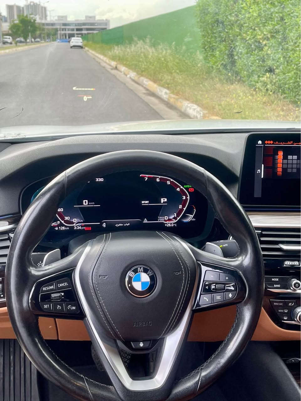 السلام عليكم 
BMW 530i 2022 🇩🇪

اعلى فئة من ناحية المواصفات 
داتاشو 
سماعات هارمن كاردن 
داخل قرميدي 
وكتاب تضليل 80‎%‎ قانوني 
ضرر السياره : جاملغ خلفي صبغ 
والصندوق مبدل نفس اللون
بدون ايرباك 
ماشية 94 كيلو فقط 
حساسات 360 درجة
تدفئة بالمقاعد الامامية والخلفية
مكان السياره اربيل 
السعر : 319 ورقة فقط

***********
*********** أربيل, العراق

