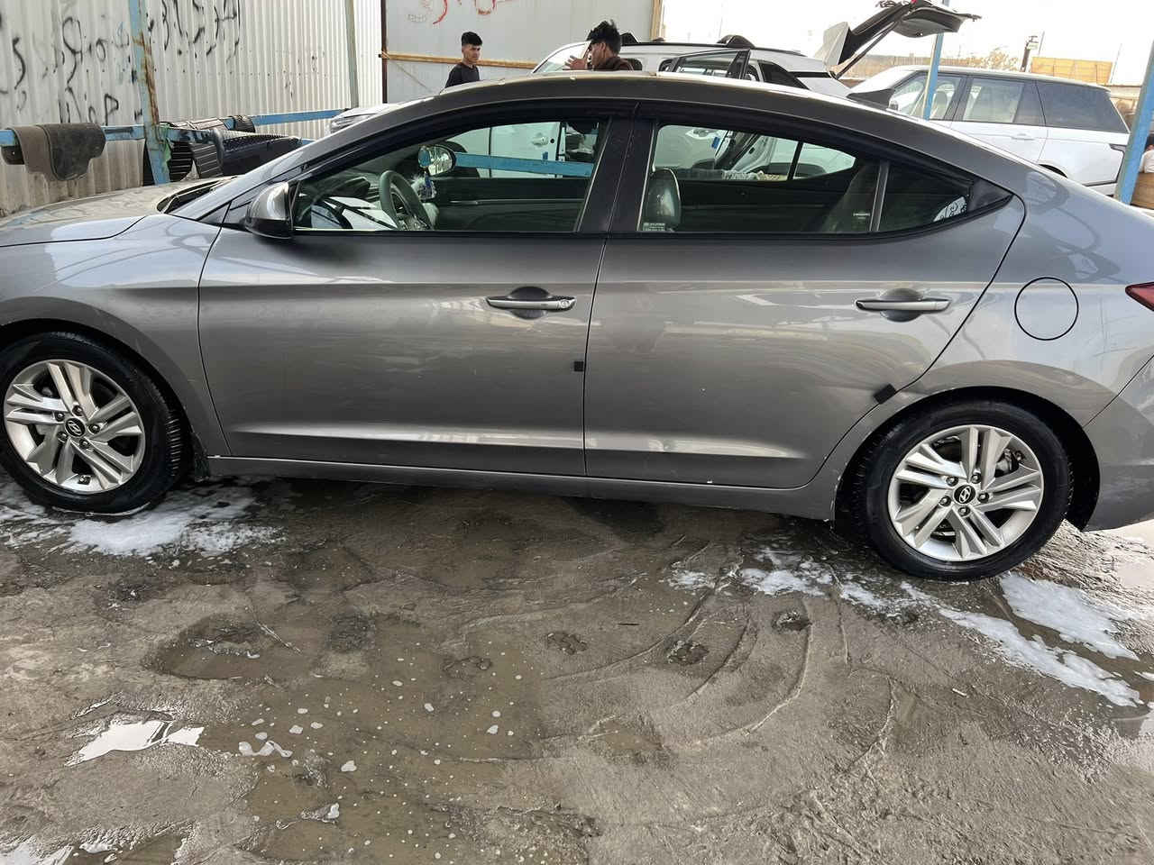 السلام عليكم  النترا  2019.  وارد امريكي سياره كفاله مرفق سونار  مع الصور  سياره جاهزه من كلشي  
مسار بين خطين 
مثبت سرعه 
 زرع عدسات لد
تبريد امامي فقط 
& ذي قار - الشطره 
***********
السعر 145
