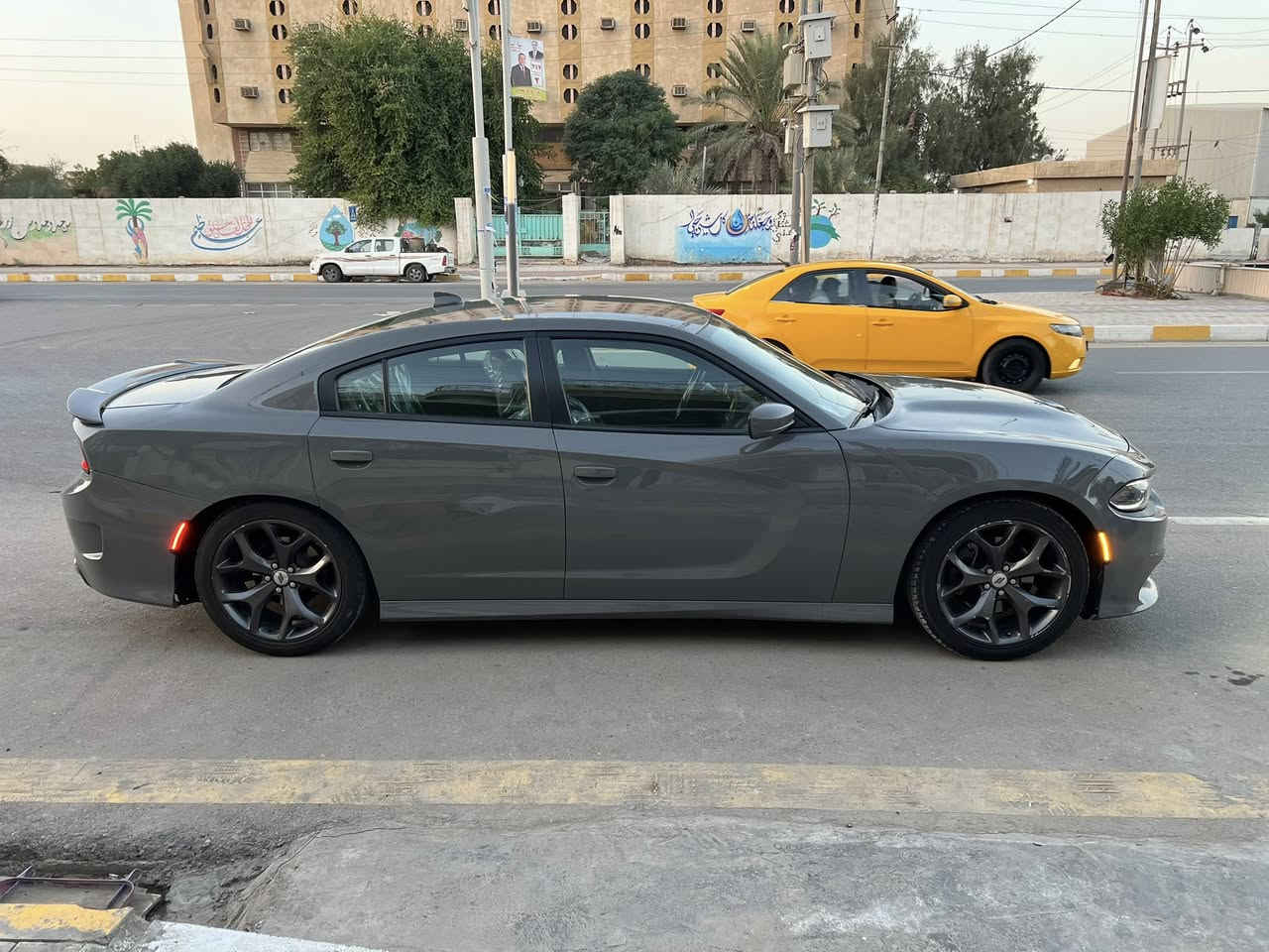 السلام عليكم جارجر GT 2019 اصل
رقم بغداد 
ماشيه 104 حادثها بس البنيد نفسه مصبوغ بدون دواخل  
مواصفات الجيتي شفتات كشنات حضن شاشه جبيره 
سعرها 228 وبيها مجال 
*********** 
عنواني الناصرية مركز
