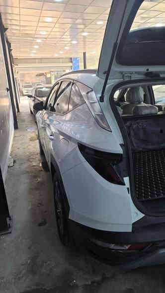 السلام عليكم 
توسان خليجي موديل 2024 رقم بغداد 
ماشية 23 السياره جديده 
بيها بس ذني الي مأشر عليهن منزلهن بالصوره 
سعرها ب205 وبيها مجال

0787 944 4994
