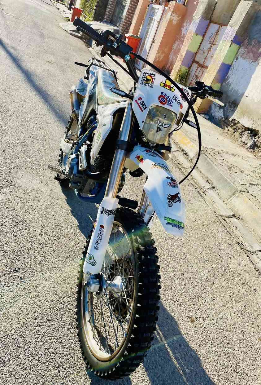 السلام عليكم بيع او مراوس
دراجة قفاز CRX موديل 2023 اوراقهة كاملة دراجة مكفولة كير مكينة كهرباء ومابيهة كل نقص بيع او مراوس عادي 

ديالى بلدروز ***********
