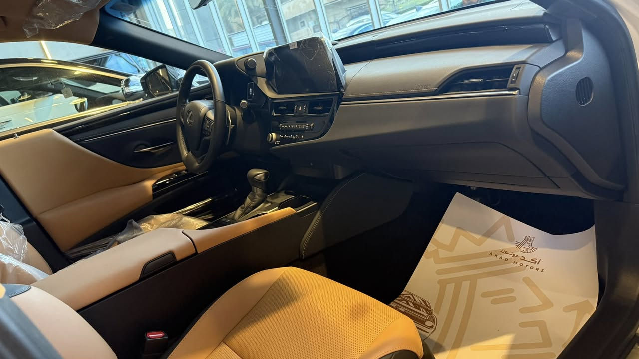 السلام عليكم ،

لكزس ES300h
2024
خليجي وكالة عبد اللطيف جميل
ماشية ١٢ الف كيلو فقط
بدون اي صبغ او بارد او شخط
رقم بغداد 

السيارة كل صيانتها بشركة لكزس بغداد 

السعر : 34,500 $

***********
***********
