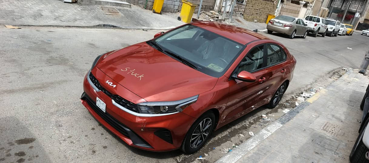 السلام وعليكم كيا فورتي مديل 2023 السياره حره بدون رقم تترقم جميع المحافظات دخول جديد  السياره حادثه دعاميه فقط وراجعا نفسها والمدكر المامي مفتوح مناك وخلي بل سياره هم راجع نفسه الباقي كفااله ممشا السياره 31 ميل السعر 145 
رقمي وتساب *********** البصرة, العراق
