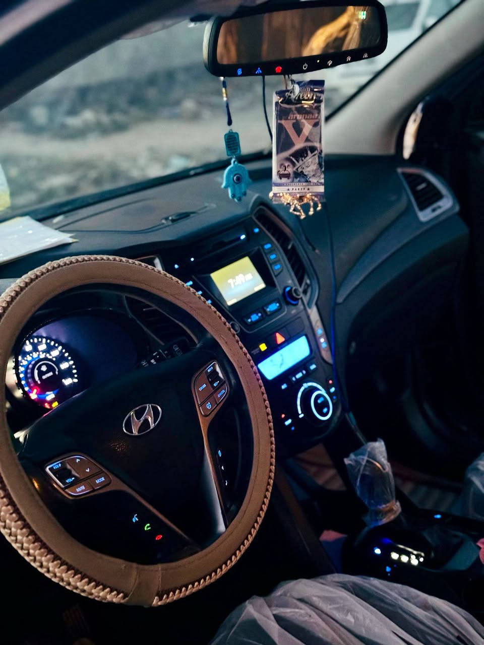 السلام عليكم ورحمة الله وبركاته
هونداي سنتافي 2013 امريكي  للبيع 
لون اسود ملكي محرك السيارة اربعه سلندر دفع رباعي 4wd
المحرك 2000T
السيارة جديده  بدون ضربة او صبغ فقط باب العبري مبدل
والباقي ليبل واحد شرط
رقم بابل مشروع وطني تحويل مباشر تبريد ثلج 
السيارة ماشية 120 الف 
فول مواصفات عدا البانوراما
بصمة
5راكب
كامرا خلفية
كشنات جلد 
كشنات كهرباء تبريد بكشنات
نظام الاوتو هولد
مانع تزحلق
2 قطع تبريد
حساس امامي خلفي 
لد امامي
ويل كب ١٩
كروس سرعة
ايكو مود
تحكم ستيرن كامل
تخم تايرات جديد
انارة ترحيب
السيارة مكفولة من كلشي وجاهزة من كير مكينه حداديه
للاستفسار التواصل 
الرقم *********** مكاني ذي قار.. السعر 135 وبيه مجال
