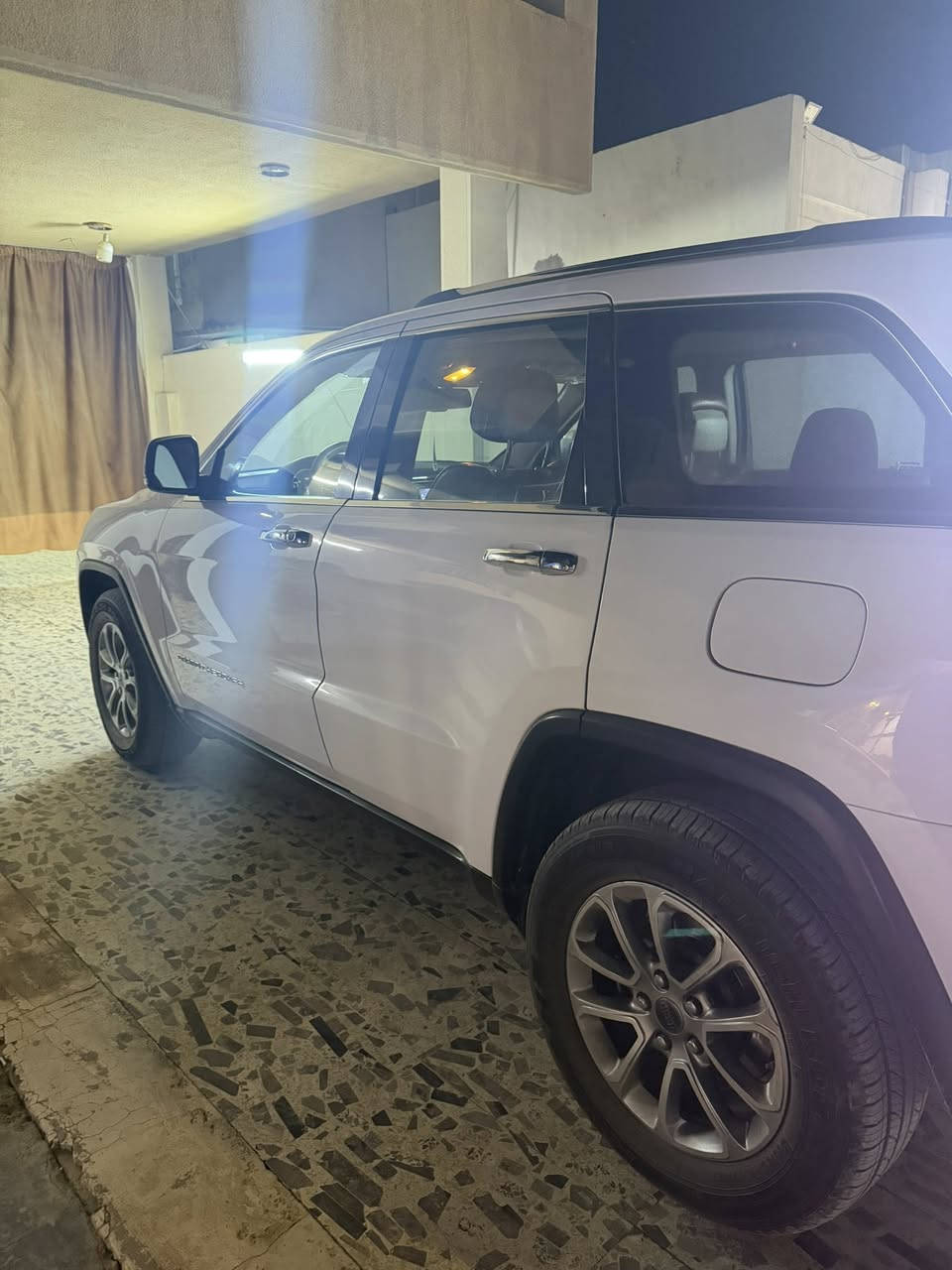 جيب لاريدو ١٤
بسمي جاهزه من كلشي 
مكينه وكير مكفوله 
سعر ٢١٠ وبيه مجال شي بسيط
***********
السونار مرفق
