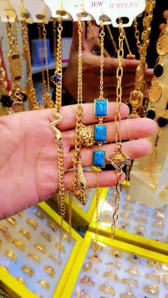 ذهب برازيلي شيله وحده القطعه ٥٠٠ دينار ٣٣٧٣ قطعه 
***********
***********
