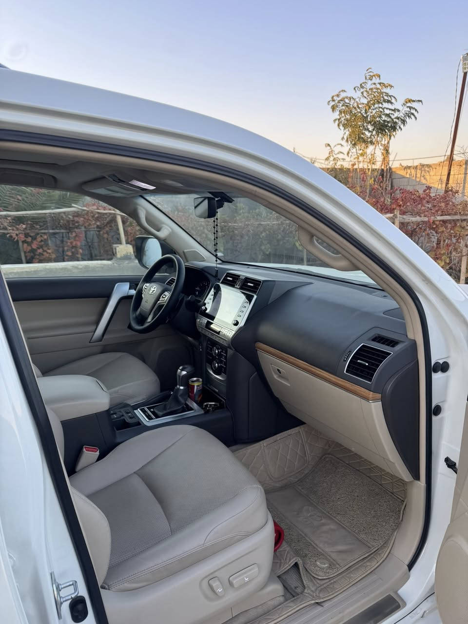 سلام عليكم برادو  2023 vx 4 كامرات فول مواصفات مغلفه السياره ppf ماشيه 27 الف بعدها بل ضمان رقم اربيل وكاله او تحويل السعر 550 قفل 🔒واسط الزبيديه 
***********مصطفى
