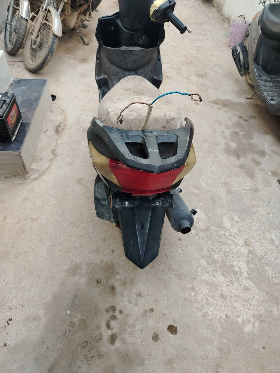 سلام عليكم دراجه سيام ابيع طافي هيه يرادله باتري وكتف ب ١١٠وبيه مجال مكانها قرب البارون ***********
