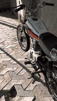 السلام عليكم دراجه للبيع محرك نامه مديل 23 مامفتوحه شاصي مديل 16 اوراق اصولي مدفوع كمرك يعني بوجهك للترقيم نضافه كدامكم مكاني ناصريه الشطره سعرها 700 وبيها مجال 
للتواصل عله رقمي بي واتساب *********** ماسنجر ما ارد
