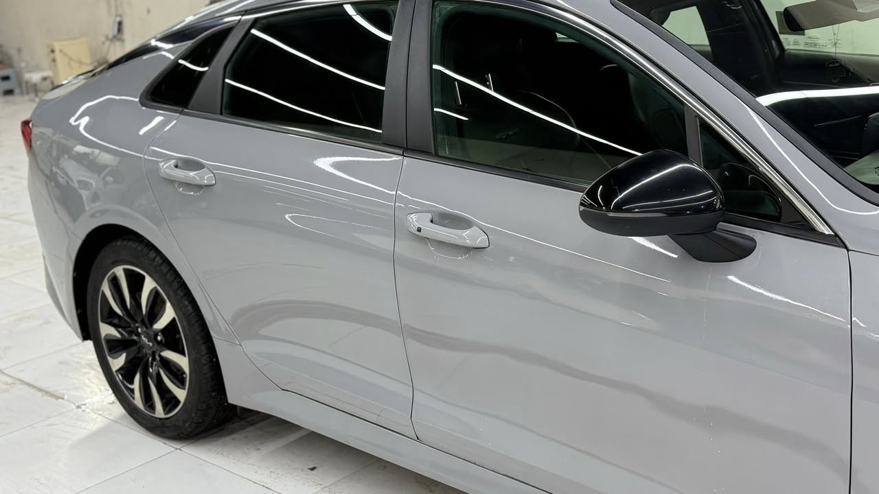 السلام عليكم

كي فايف K52022. 

رقم قادسيه حره باسمي دولي تحويل مباشر

مكينة 1600تيربو

   ماشية.97m. 

مواصفات فول ماعدا البانوراما قماره مغلفه PPF

بصمة تشغيل عن بعد رادارات جانبية رادارت امامية خلفية. 

شاشة وكامرة لدات امامية خلفية تحكمات جهتين 

🔦 كشافة زنون لدات نهارية ويل كروم كشنات جلد 

ثلاث انضمة قيادة توقف ذاتي تبريد بيانوً 

وباقي المواصفات معروفة 

السيارة. فقط.  بنيد وجاملغ عكس السايق بدون شواصي ولغود وصور الحادث مرفقة مع الصور. 

للبيع او المراوس. السعر 168 وبيها مجال 

للاتصال *********** مكاني الدوانيه
