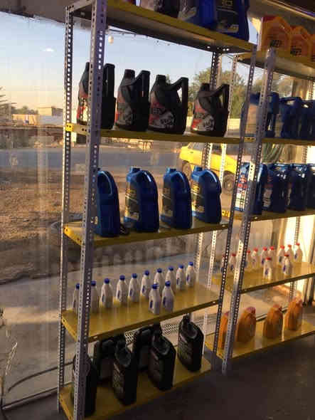 السلام عليكم 
بعد التوكل على الله
خدمات الباقر 
تبديل دهن + فلاتر 
عمل بنجر 
تبديل دهن كافه انواع السيارات بالاضافة الى توفر زيوت خاصةً بالتكتك والدراجات 
تشحيم السيارات 
للاستفسار ***********
العنوان جسر ديالى شارع السده 
قرب شارع العريفيه مجاور حسين للمفاتيح
