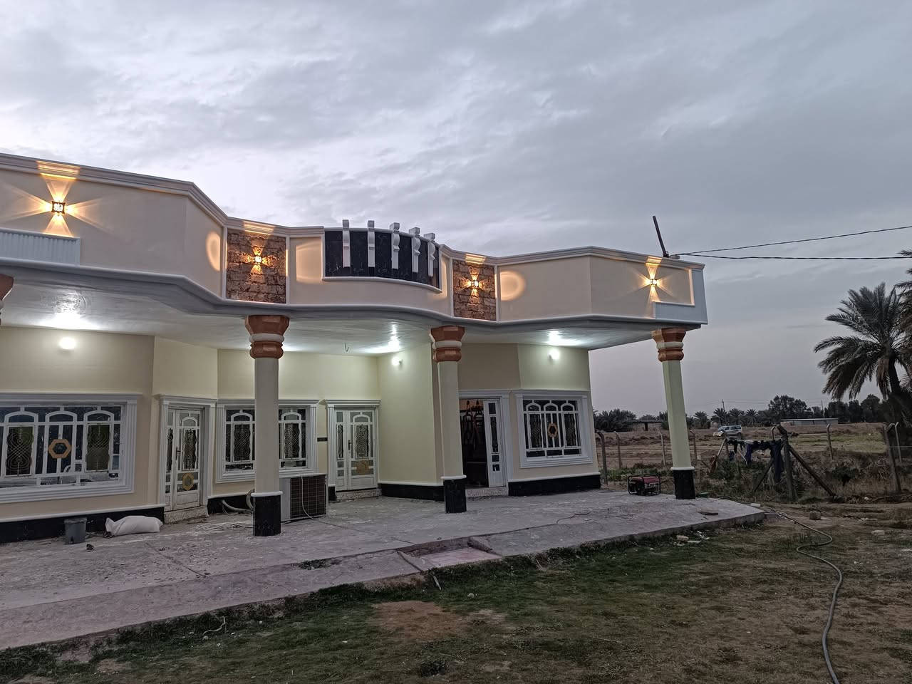 السلام عليكم ورحمه الله وبركاته 
صباغ لعمل كافة الديكورات الخارجيه والداخليه 
فوم تركي-النثر-الطلس وصبغ الابواب والشبابيك 
بأسعار مناسبه 
***********
***********
جزء بسيط من اعمالنا👇
