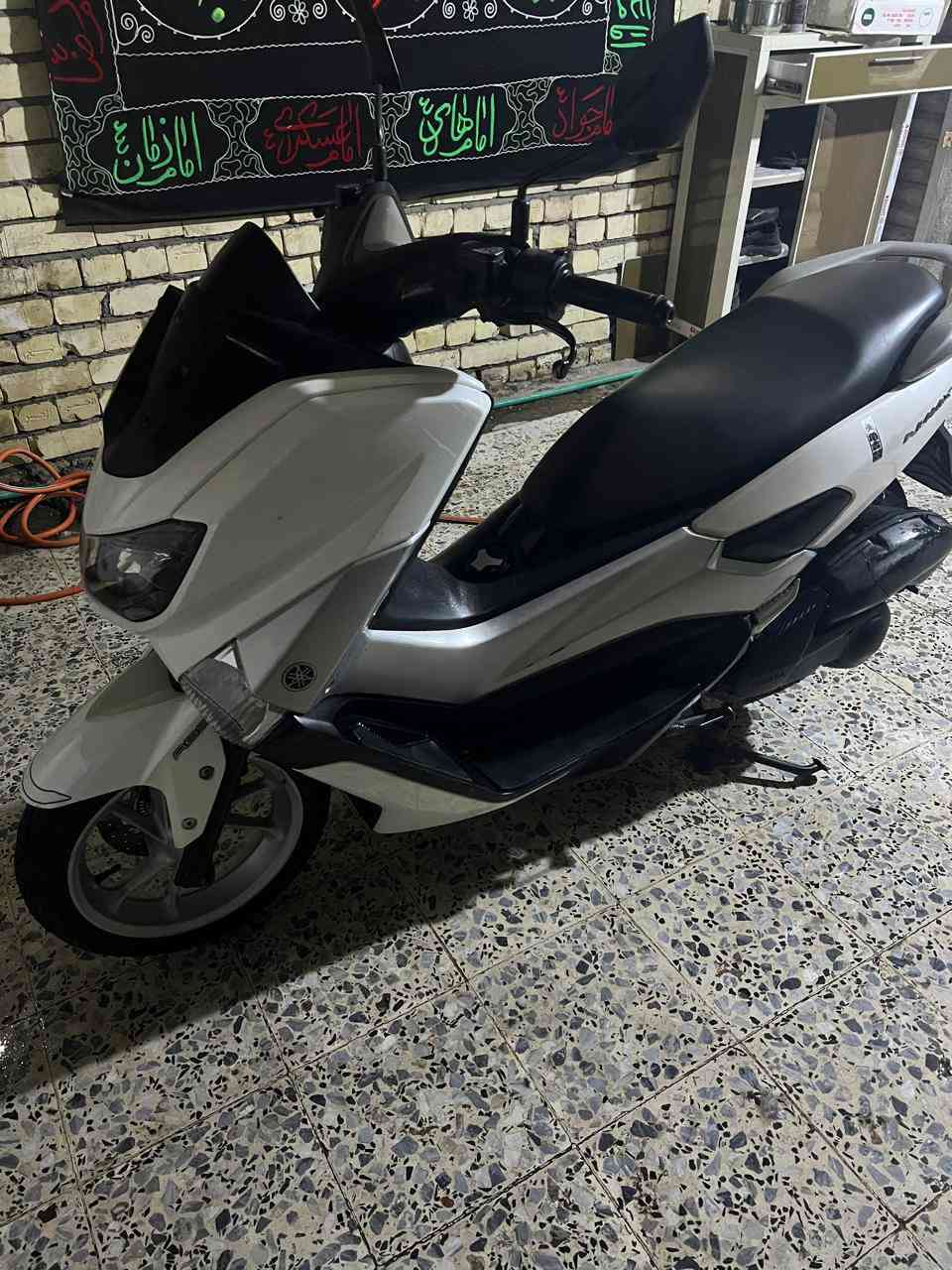 دراجة nmax ياباني قبل كم شهر ماخذهة برغي ممفتوح بيهة 
محرك ١٢٥ گير cvt ستاند كهربائي دراجة كلشي نضيفة اي عيب مابيهة مكفولة 
سبب البيع صار عدي ضرف ومحتاج فلوس والا الدراجة مبيهة اي قصور شلعة معدل مشي بل شارع راكزة 
مكاني بغداد الحرية 
***********
خلي سعرك وانشاء الله منختلف بغداد, العراق
