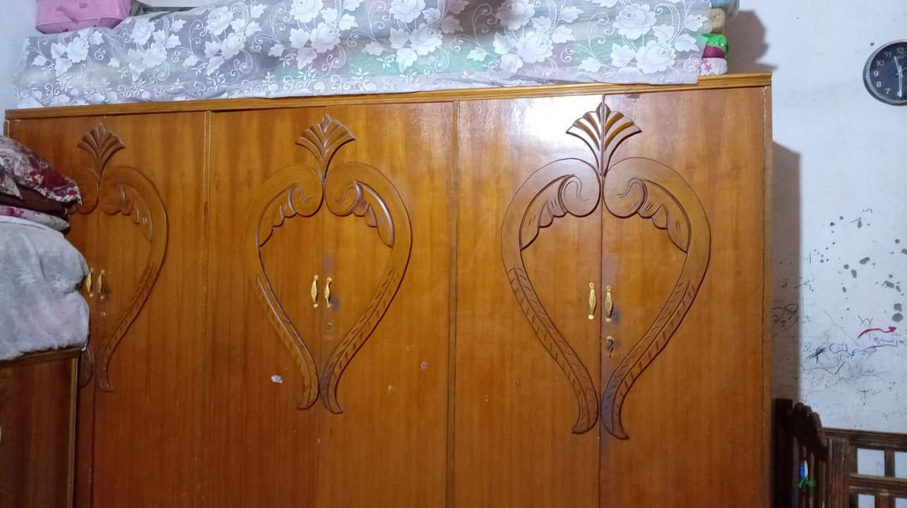 سلام عليكم غرفه نوم مال اخشاب مع بوفيه جديدة  الرقم‏‪***********‬‏
