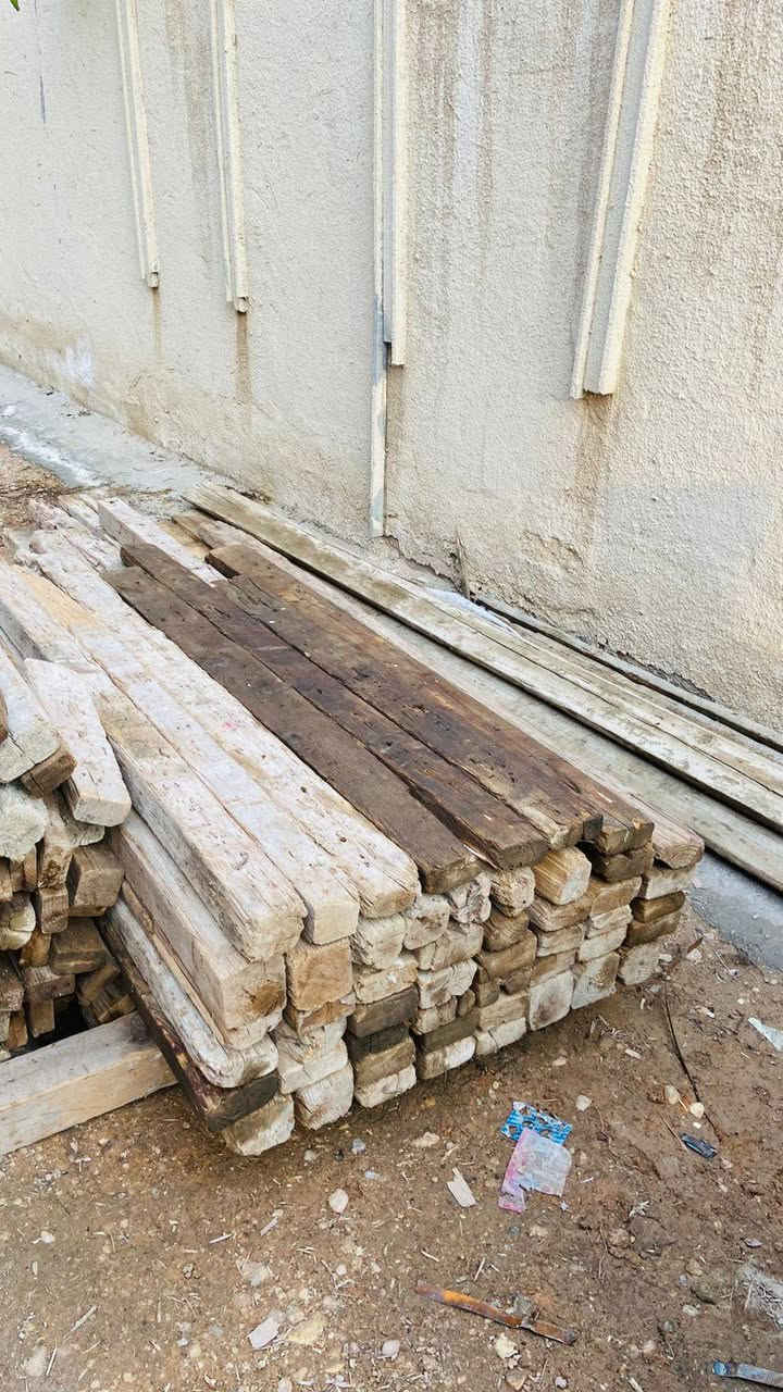 سلام عليكم قالب خشب للبيع العدد 7 مكعبات اله ربع بسعر مناسب ***********
