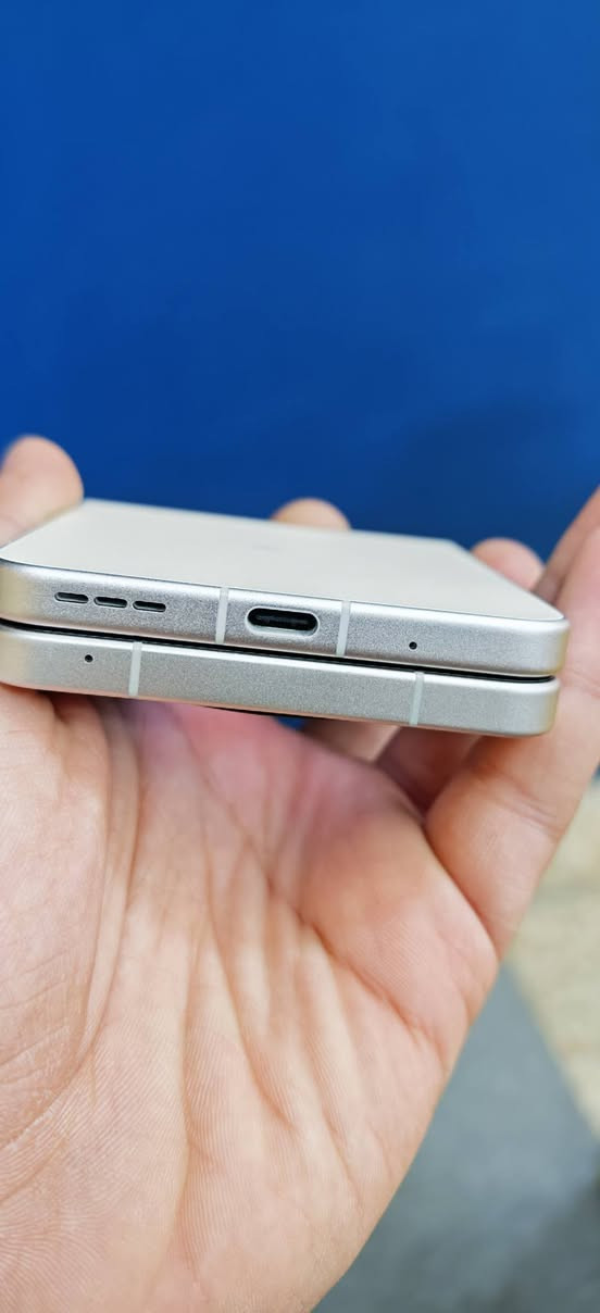 نوبيا ليبرو فلب 
ذاكرة ١٢٨ عشوائيه ٦ 
نظافه ١٠٠ بالميه 
بدون ملحقات 
مراوس مع هونر ٤٠٠ او هونر x9d 
مكاني الناصريه


**إذا كنت صاحب هذا الإعلان وتريد حذفه لأي سبب، رجاءا أرسل رسالة إلى الدعم الفني**