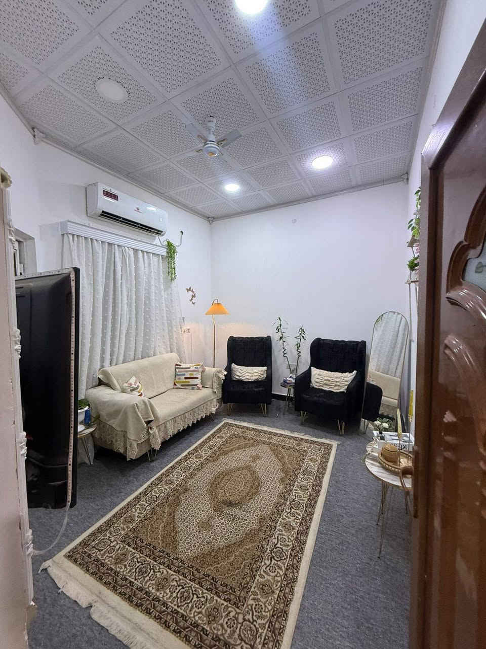 #اسعد الله اوقاتكم بكل خير 🌹
***********📞

عن توفر بيت للبيع  🏡
#مساحة  100متر

طابو زراعي عراقي وكاله ونسخه من طابو
يحتوي البيت على 🌟
غرف نوم 2♦️
ديوان♦️
مطبخ
صاله♦️
صحيات داخلي وخارجي♦️

#البناءجديد  درجه اولى 
منطقه هدوئ
 ومتوفر بيها
جميع الخدمات  ماء كهرباء 
مدارس حكوميه ومدارس اهليه 

#السعر / 50وبي مجال

#العنوان : بصره ابي الخصيب  
شارع العوجه منطقه  راقي ❤️‍🔥🌷

#البيت مرتب وشغله درجه اولى وفارغ جاهز للسكن 

للاستفسار يرجى الاتصال
على الرقم ***********
