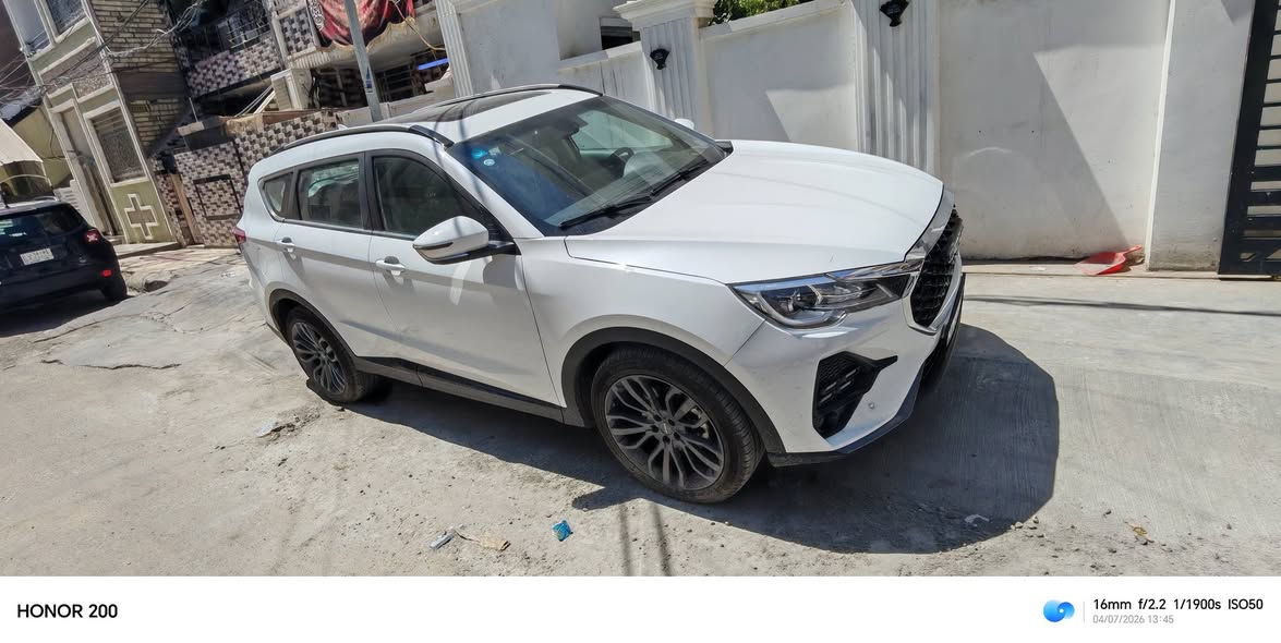⁨ جيتور X70 1.5L Luxury
‎الموديل: 2026 (خليجي)
‎العداد: 1100 كيلو متر
‎المحرك: 4 أسطوانات L1.5تيربو 156 حصان حقن م
‎ناقل الحركة: اوتوماتيكي دبل كلاتش من 6 سرعات
‎استهلاك الوقود: 7.8 لتر لكل 100 كم
‎الضمان الأساسي: 5 سنوات او 150,000 كم 
‎ضمان المحرك: 10 سنوات او 1،000،000 كم (أيهما اولا 
‎السعر:  25 مليون دينار عراقي وبي مجال

‎المواصفات 
‎* إطارات قياس 20 إنچ
‎* فتحة سقف بانوراما 
‎* الصندوق الكهربائي 
‎* مثبت سرعة 
‎* كاميرات 360 للرؤية المحيطية
‎*حساسات امامية وخلفية
‎ * شاشة عرض ترفيهية قياس 12.3 انج 
‎*شاشة عرض معلومات القيادة قياس 10.2 انج
‎*نظام صوتي من 8سماعات عالية الجودة
‎* نظام أبل كاربلاي وأندرويد أوتو لاسلكي
‎* شاحن هاتف لاسلكي سريع
‎*مقصورة الركاب من الجلد الفاخر 
‎*مقعد السائق كهربائي
‎*عدد صفوف المقاعد 3 (7 ركاب) 
‎*مصابيح أمامية و خلفية أوتوماتيكية ليد LED مع مصابيح نهارية
‎* المرايا الخارجية كهربائية و مدفئة مع خاصية التعتيم التلقائي
‎*ماسحات الزجاج الأمامي مع حساس للمطر
‎* دخول ذكي (بصمة) 
‎* خاصية إغلاق النوافذ وفتحة السقف عن بعد
‎*فلتر تنقية الهواء (N95)
‎*مسند الذراع الوسطي مع ثلاجة
‎ *انماط قيادة متعددة 
‎* وسائد هوائية امامية وجانبية
‎*نظام الفرامل اليديوية الأوتوماتيكي (Autohold)
‎*نظام التحكم بنزول المنحدرات
‎* نظام المساعدة لصعود المرتفعات
‎*نظام مراقية ضغط الاطارات
‎*نظام المكابح المانعة للانغلاق ABS
‎*نظام التحكم بالثبات ESC

لاستفسار يرجى الاتصال على الرقم:
***********

